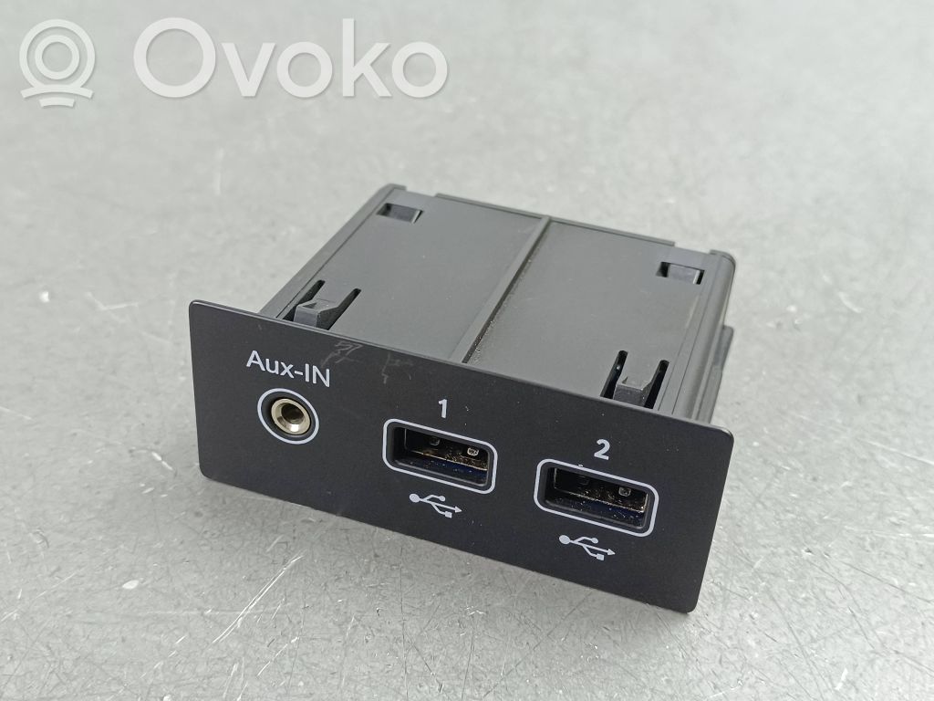 Renault Arkana USB socket connector 
