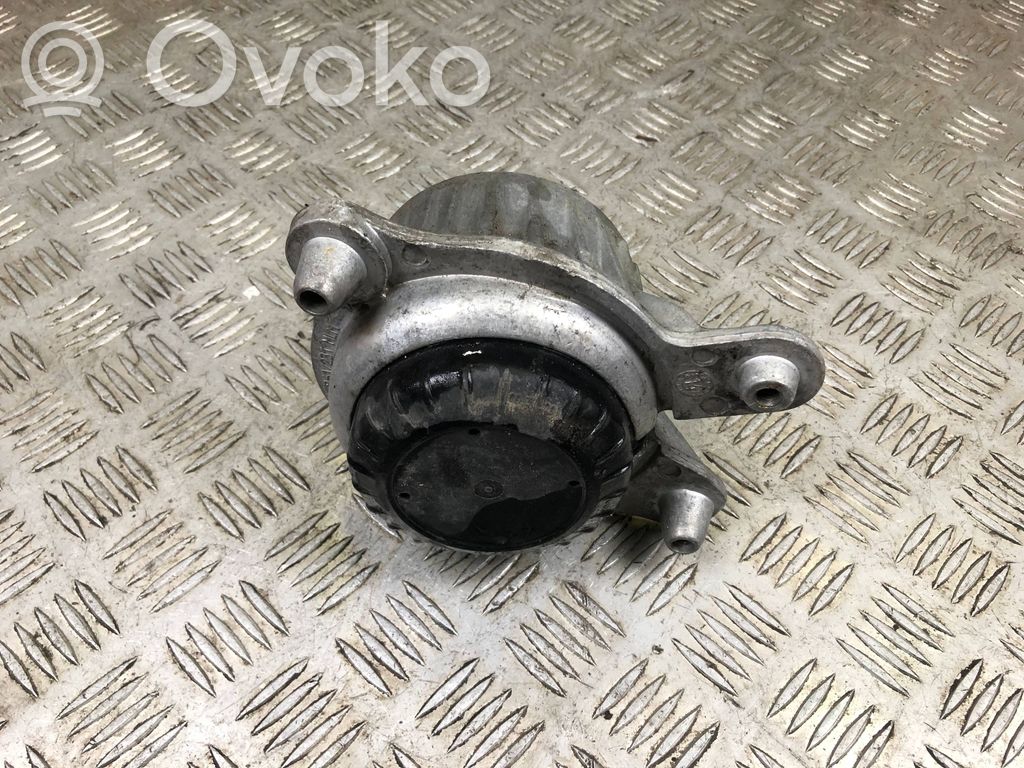 Mercedes-Benz C W205 Engine mount bracket 