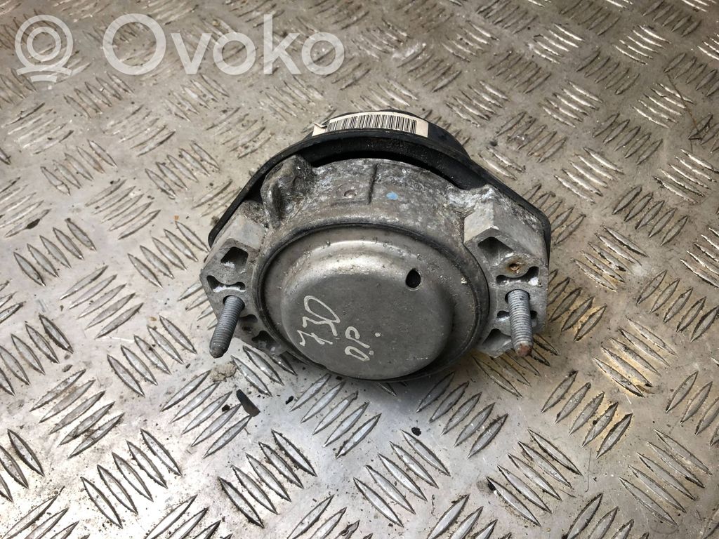 BMW 7 E65 E66 Variklio pagalvė 
