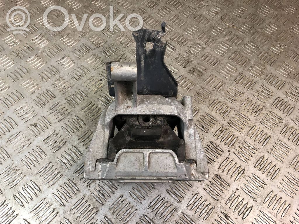 Audi Q3 8U Engine mount bracket 