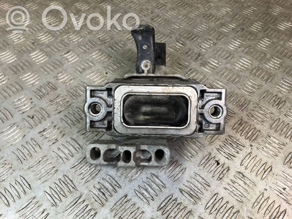 Volkswagen PASSAT CC Engine mount bracket 