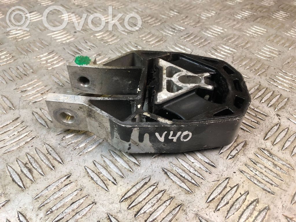Volvo V40 Engine mount bracket 