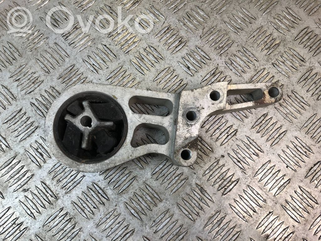 Volvo V40 Engine mount bracket 