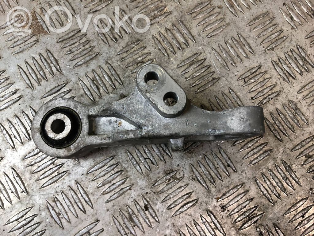 Volvo V40 Engine mounting bracket 