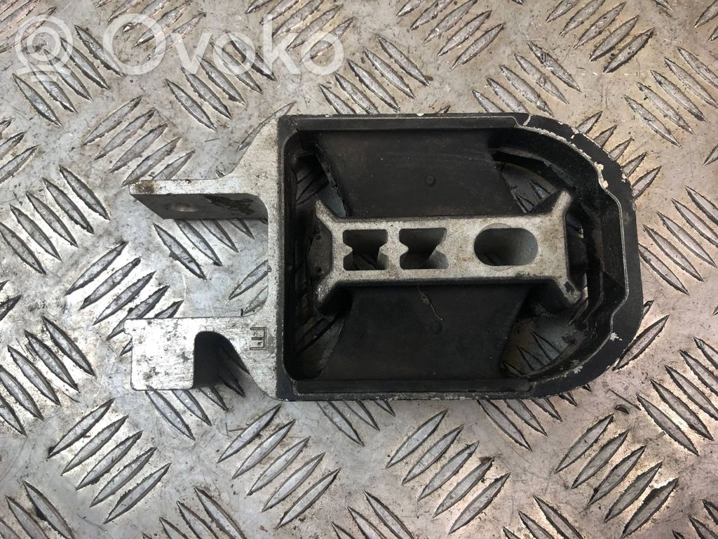 Volvo V40 Engine mount bracket 