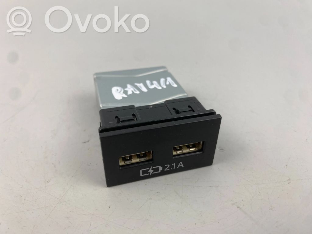 Toyota RAV 4 (XA50) USB socket connector 