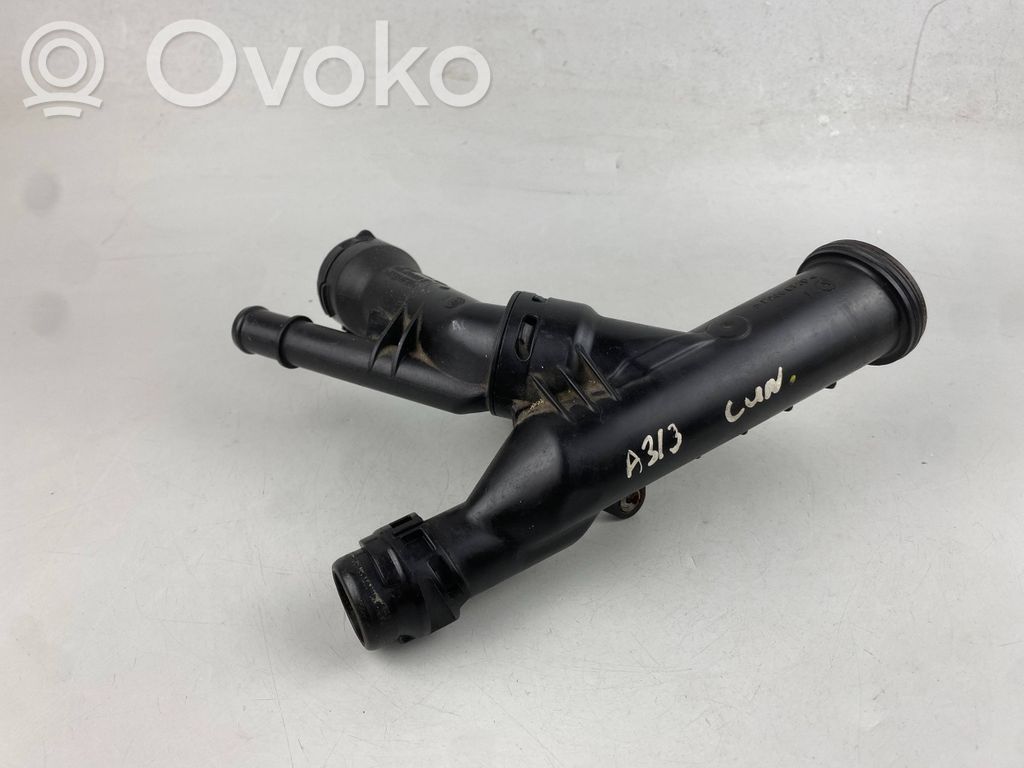 Volkswagen PASSAT B8 Engine coolant pipe/hose 
