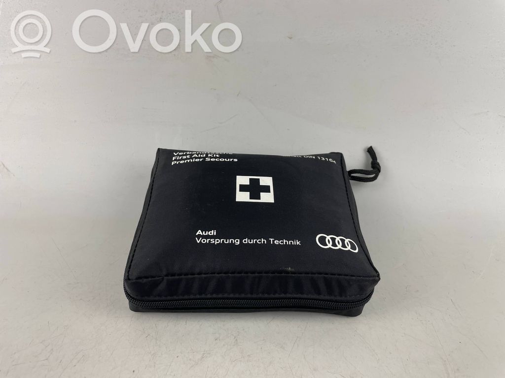 Audi Q3 F3 Vaistinėlė 