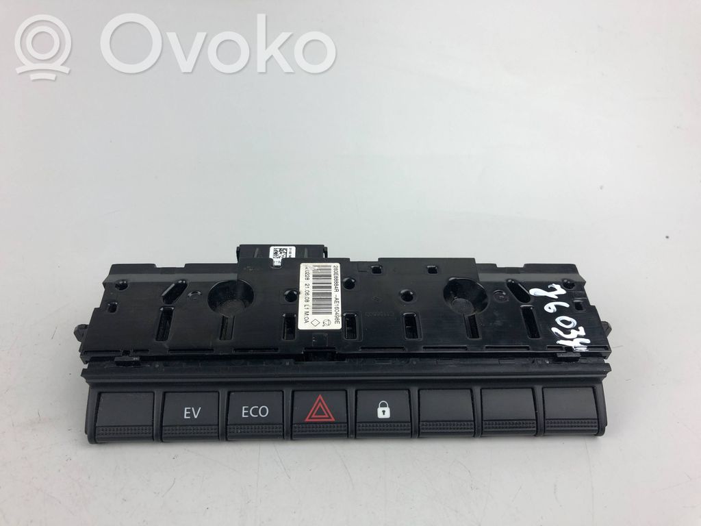 Renault Clio V Hazard light switch 