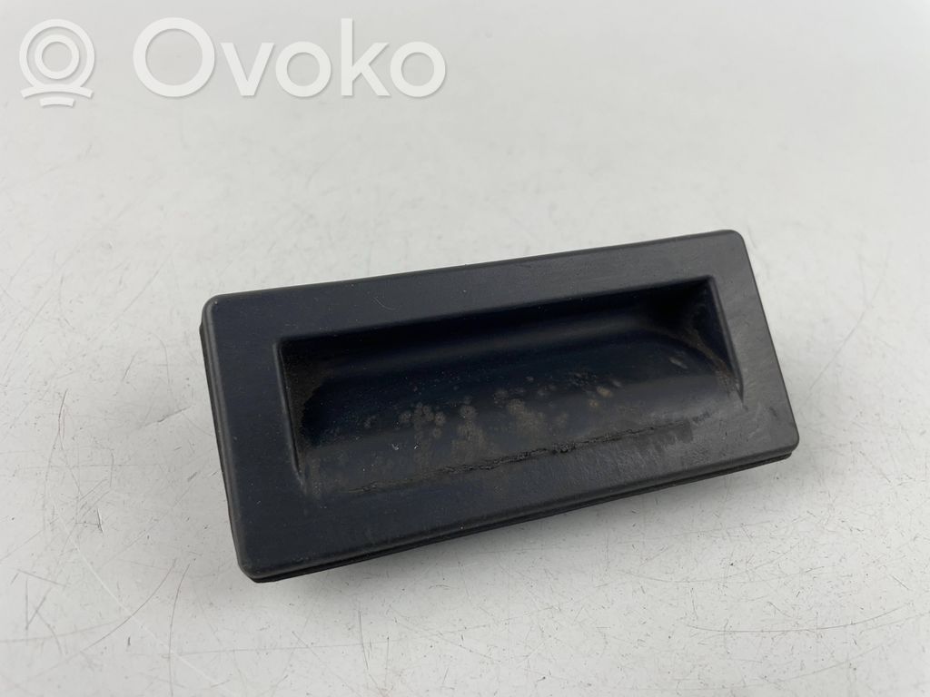 Volkswagen Tiguan Tailgate opening switch 