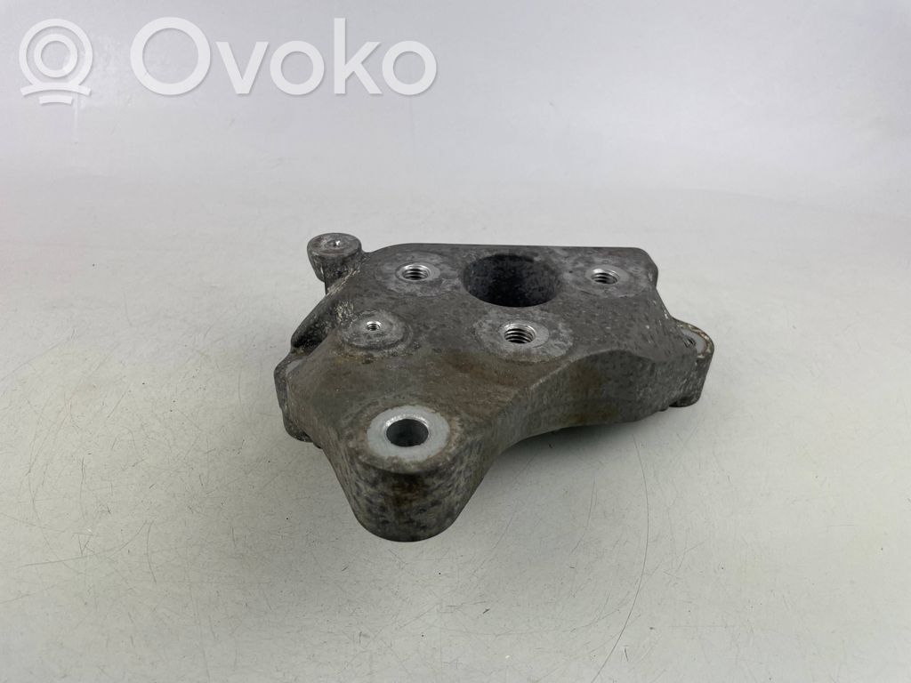 Chrysler Pacifica Gearbox mounting bracket 