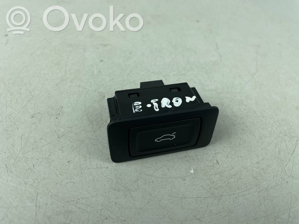 Audi e-tron Tailgate/boot open switch button 