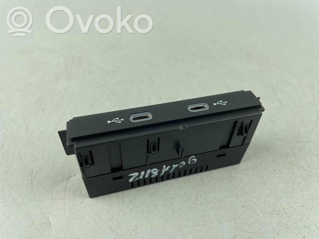 Volkswagen Golf VIII Enchufe conector USB 