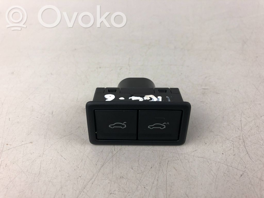 Volkswagen Tiguan Tailgate/boot open switch button 