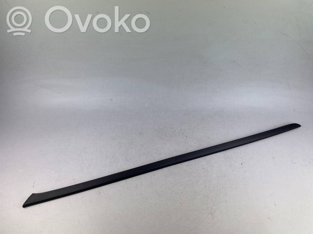 Windshield trim   89A854328