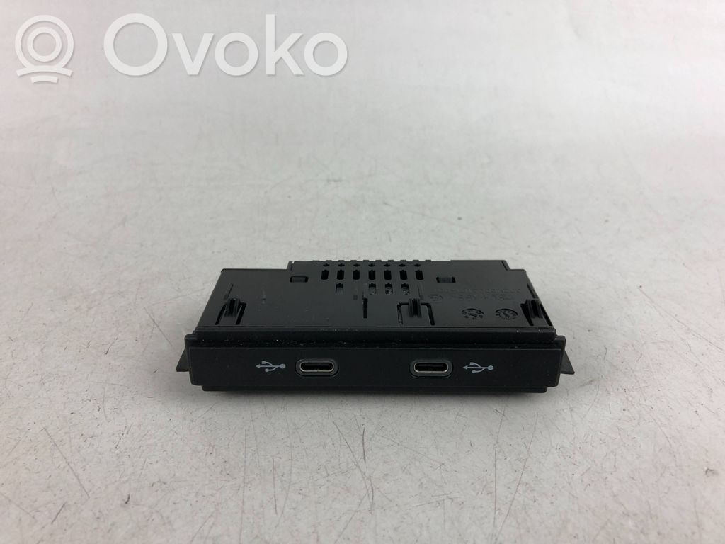 Volkswagen Golf VIII Connecteur/prise USB 