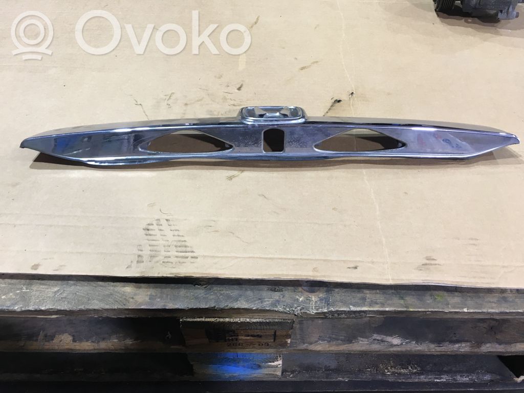 Honda CR-V Tailgate trim 