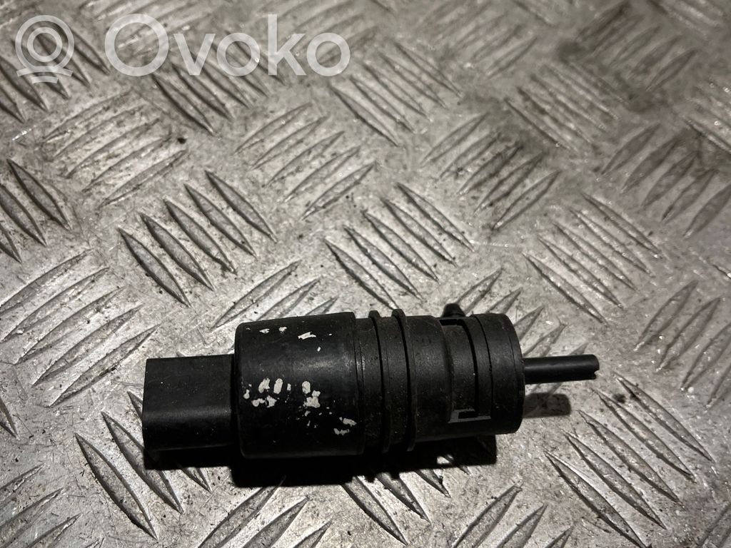 Mercedes-Benz C W204 Windscreen/windshield washer pump 