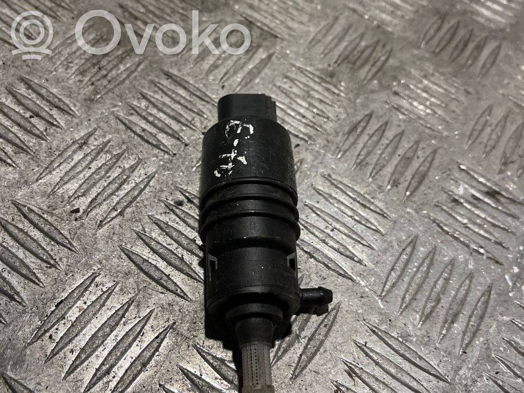 BMW X5 E70 Windscreen/windshield washer pump 