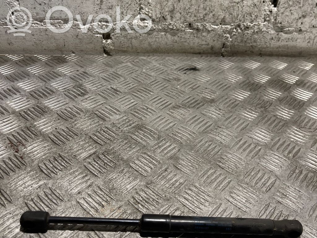 Audi A8 S8 D4 4H Siłownik maski przedniej 