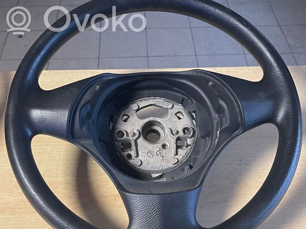 Steering wheel   6763076
