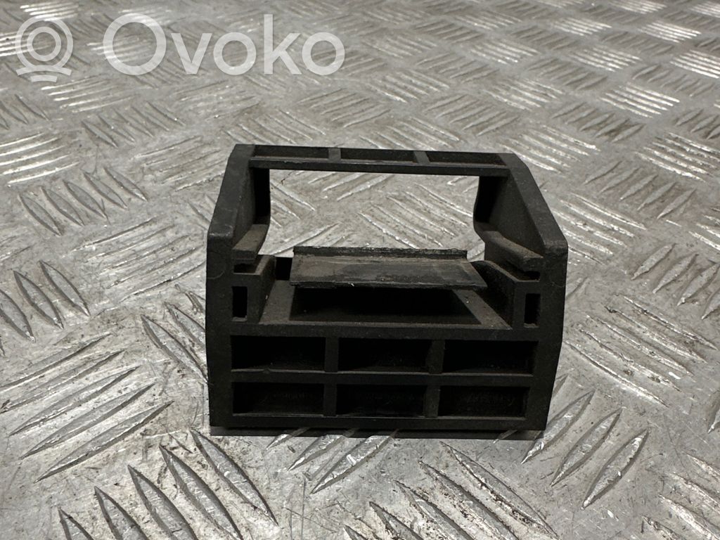 BMW X5 E70 Radiator mount bracket 