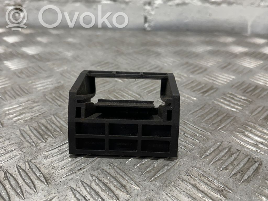 BMW X5 E70 Radiator mount bracket 