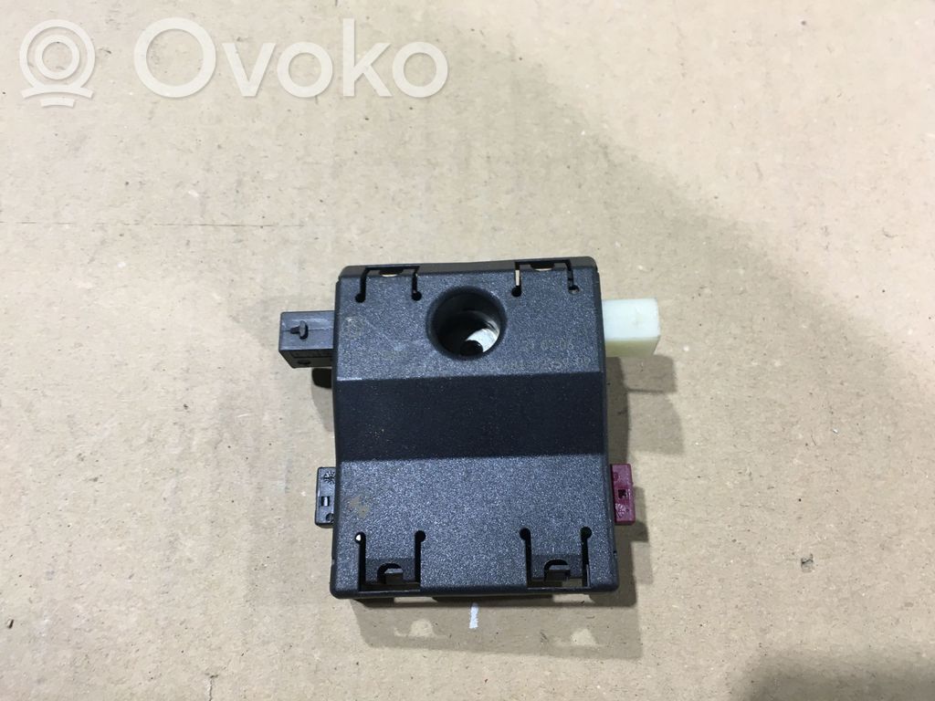 BMW 3 E90 E91 Aerial antenna amplifier 