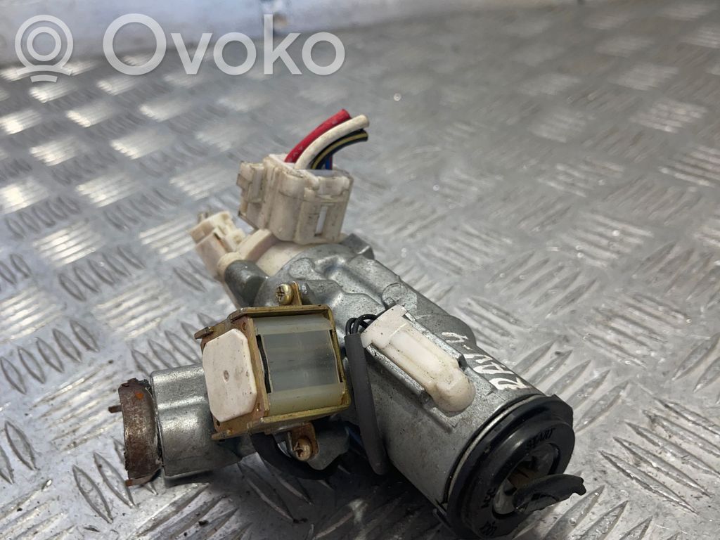 Toyota RAV 4 (XA20) Užvedimo spynelė 