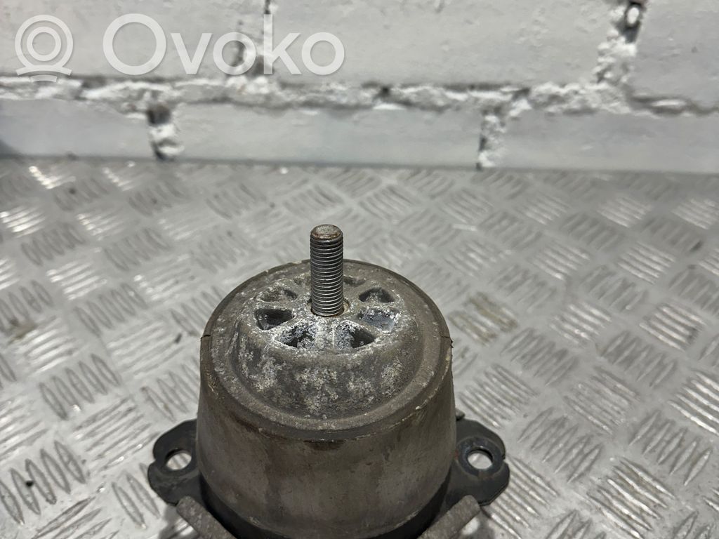 Audi Q7 4L Engine mount bracket 