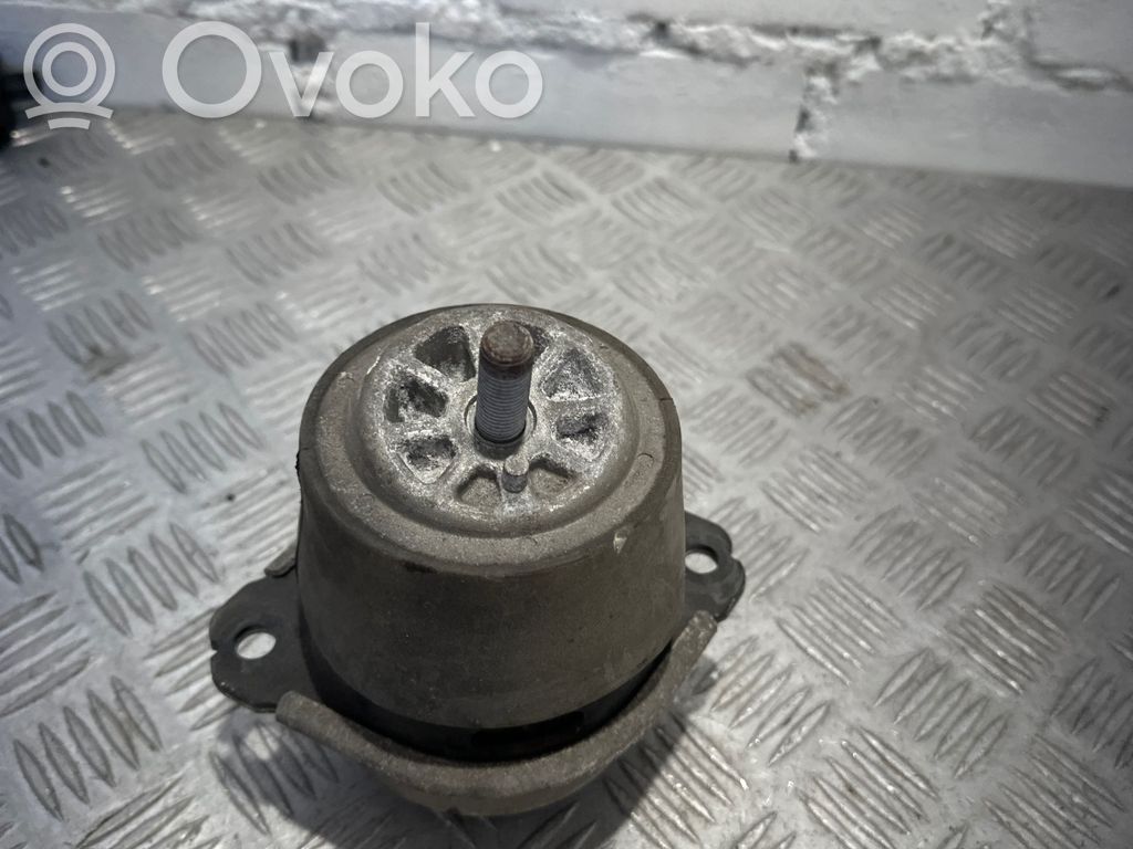 Audi Q7 4L Engine mount bracket 
