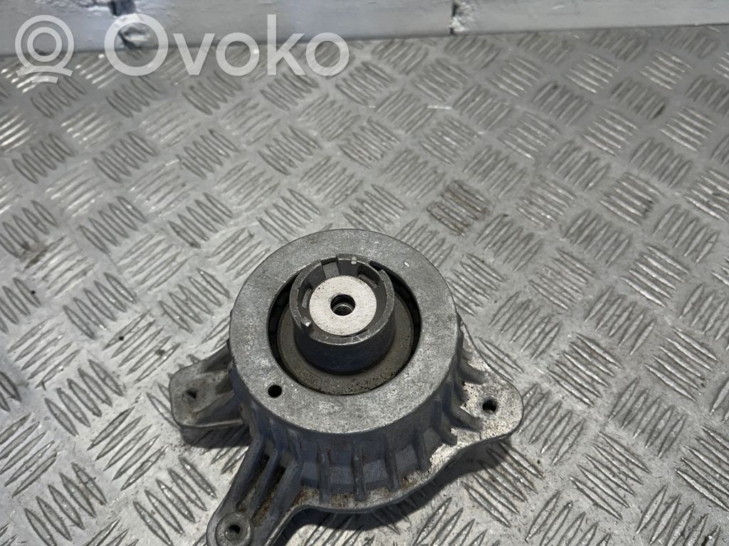 Mercedes-Benz C W205 Engine mount bracket 