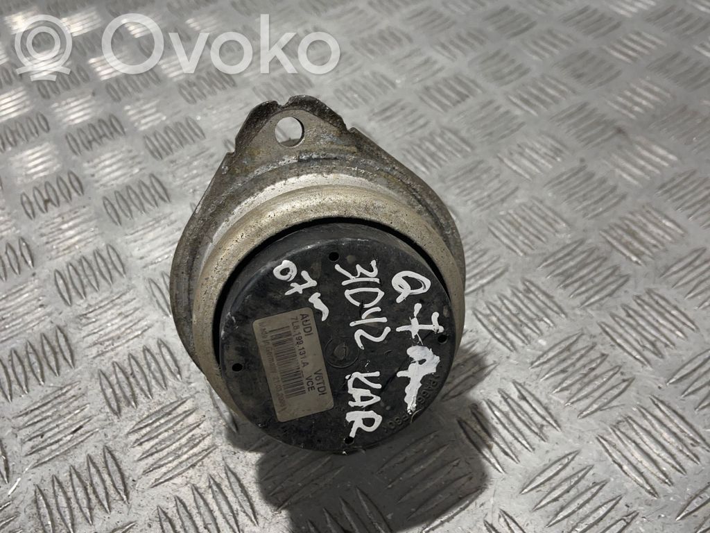 Audi Q7 4L Engine mount bracket 