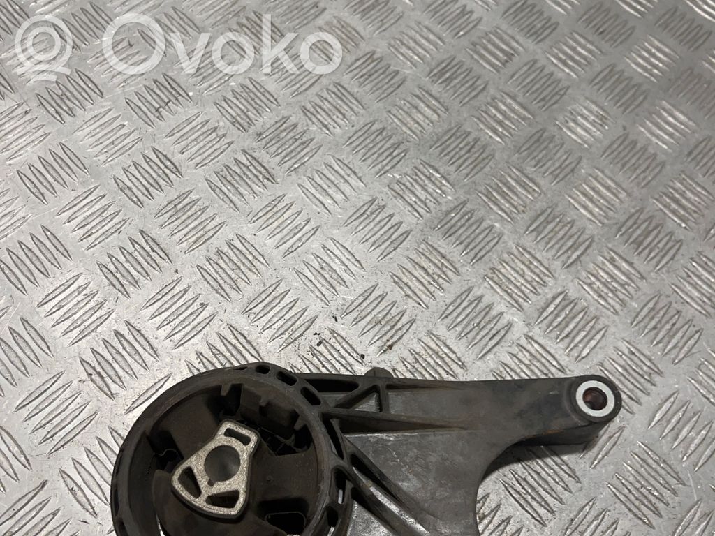 Opel Insignia A Engine mount bracket 