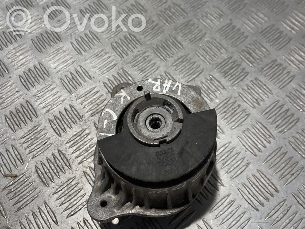 Mercedes-Benz C W205 Engine mount bracket 