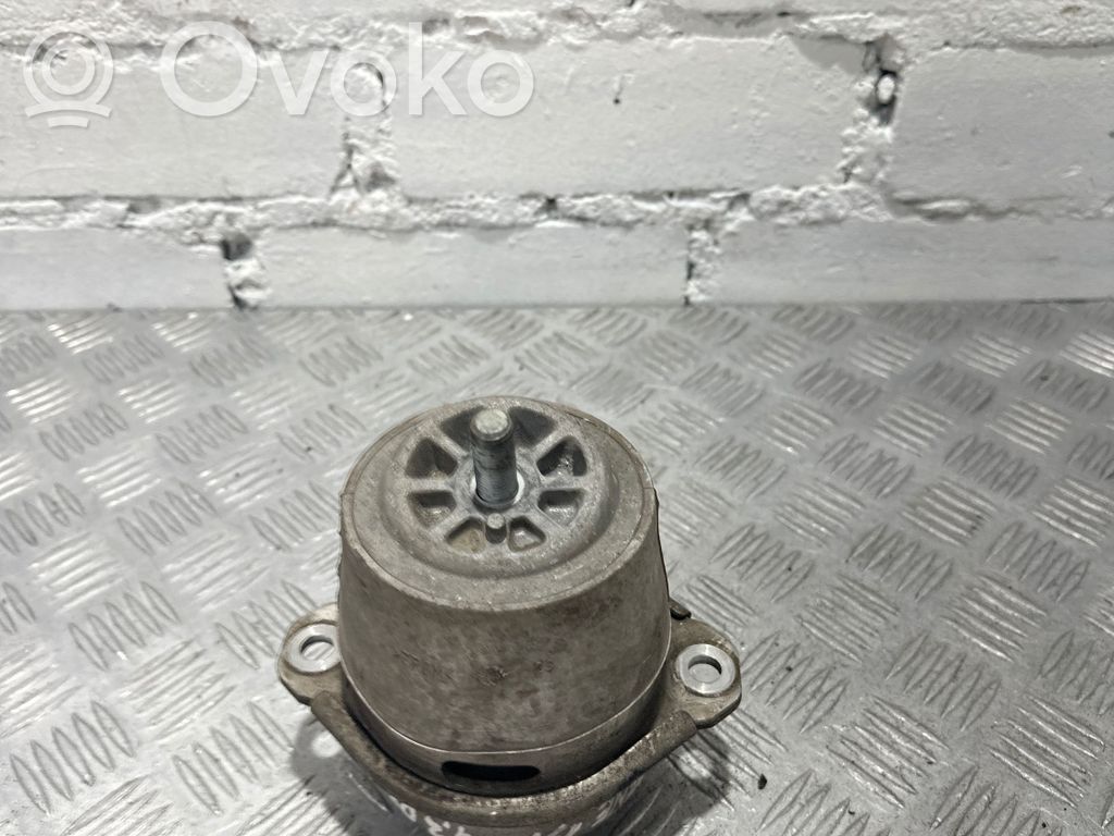 Porsche Cayenne (92A) Engine mount bracket 