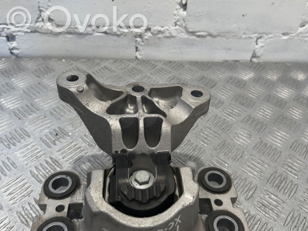 Volvo XC60 Engine mount bracket 