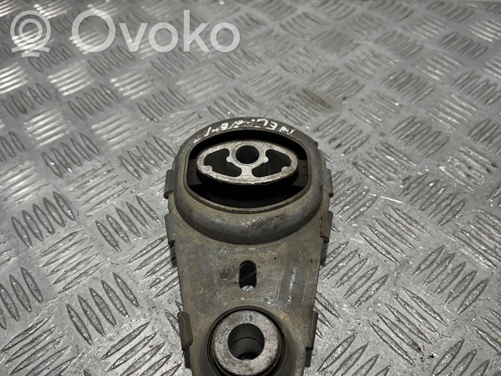 Renault Megane III Engine mount bracket 