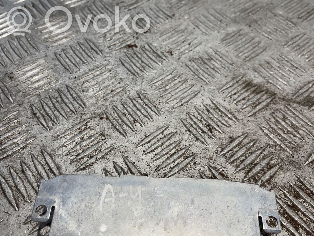Audi A4 S4 B8 8K Antenos stiprintuvas 