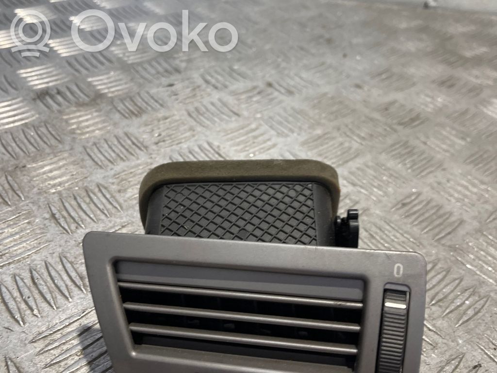 BMW 7 E65 E66 Šoninės oro grotelės 