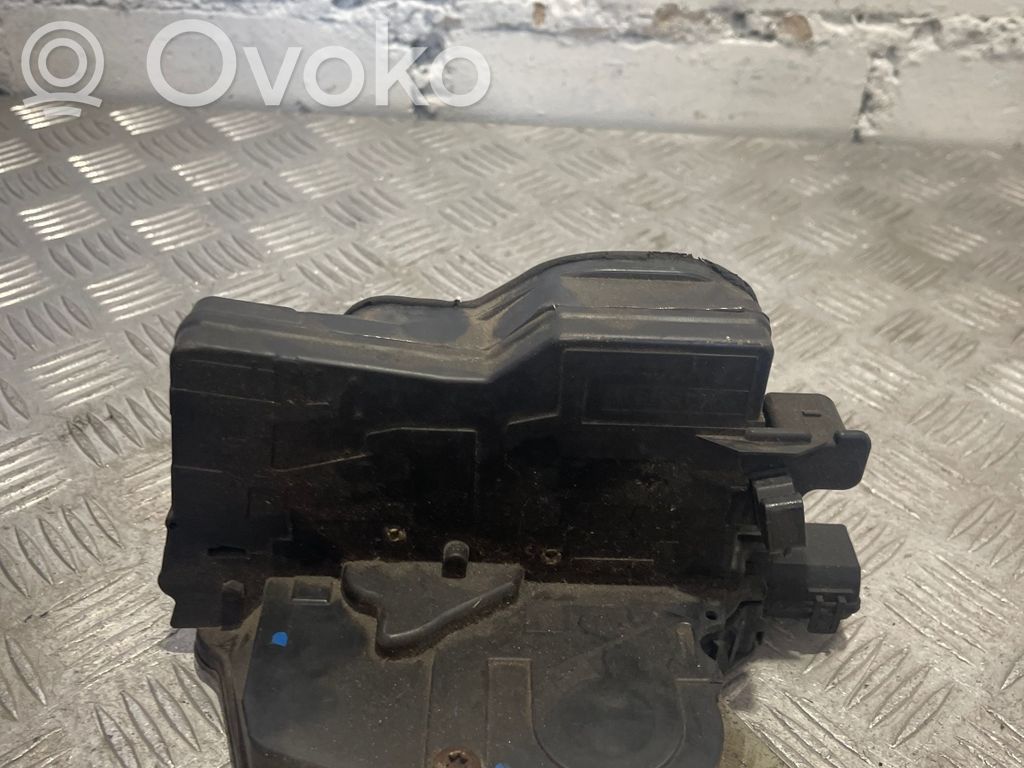 BMW 7 E65 E66 Takaoven lukko 