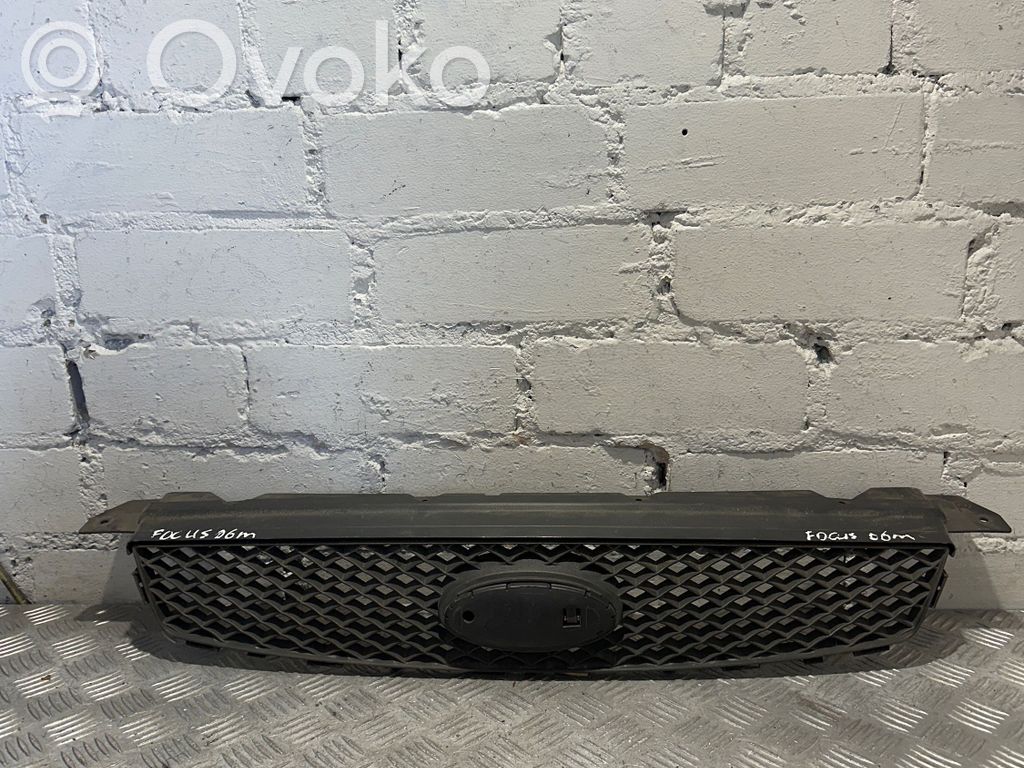 Ford Focus Etupuskurin ylempi jäähdytinsäleikkö 