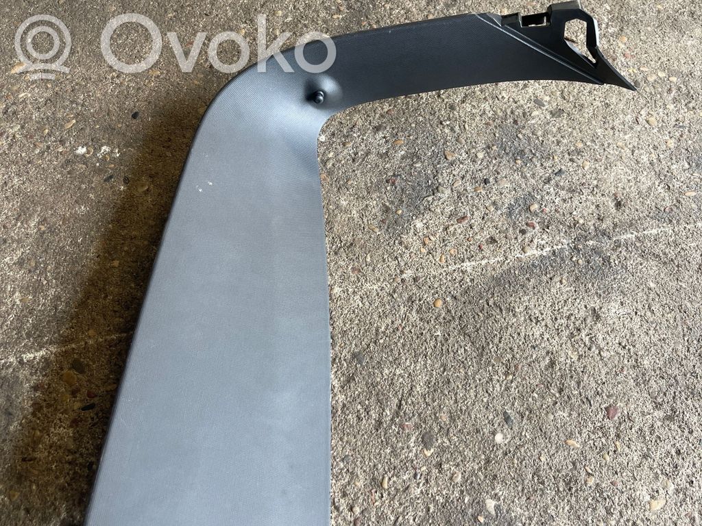 Opel Astra K Moldura de la puerta trasera 