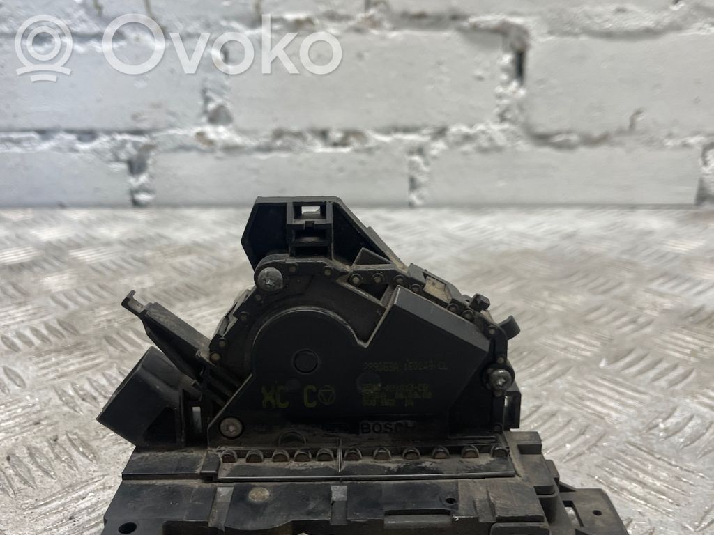 Ford Focus Front door lock 