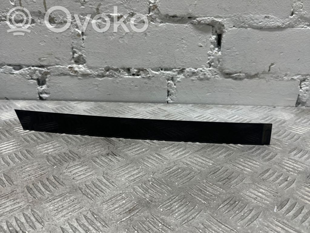 Listwa drzwi tylnych   7250382
