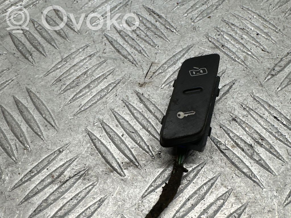 Volkswagen Golf V Central locking switch button 