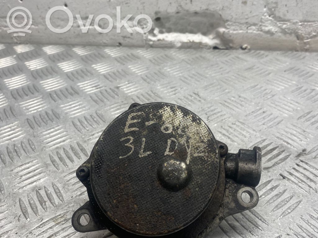 BMW 5 E60 E61 Vacuum pump 