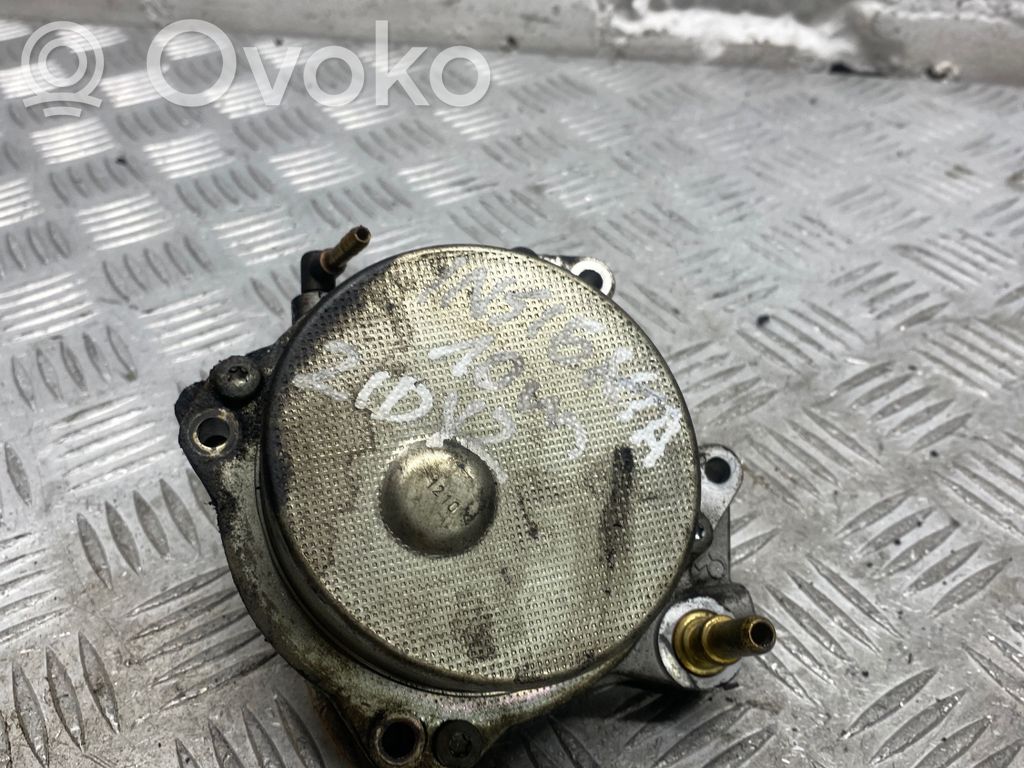 Opel Insignia A Vacuum pump 