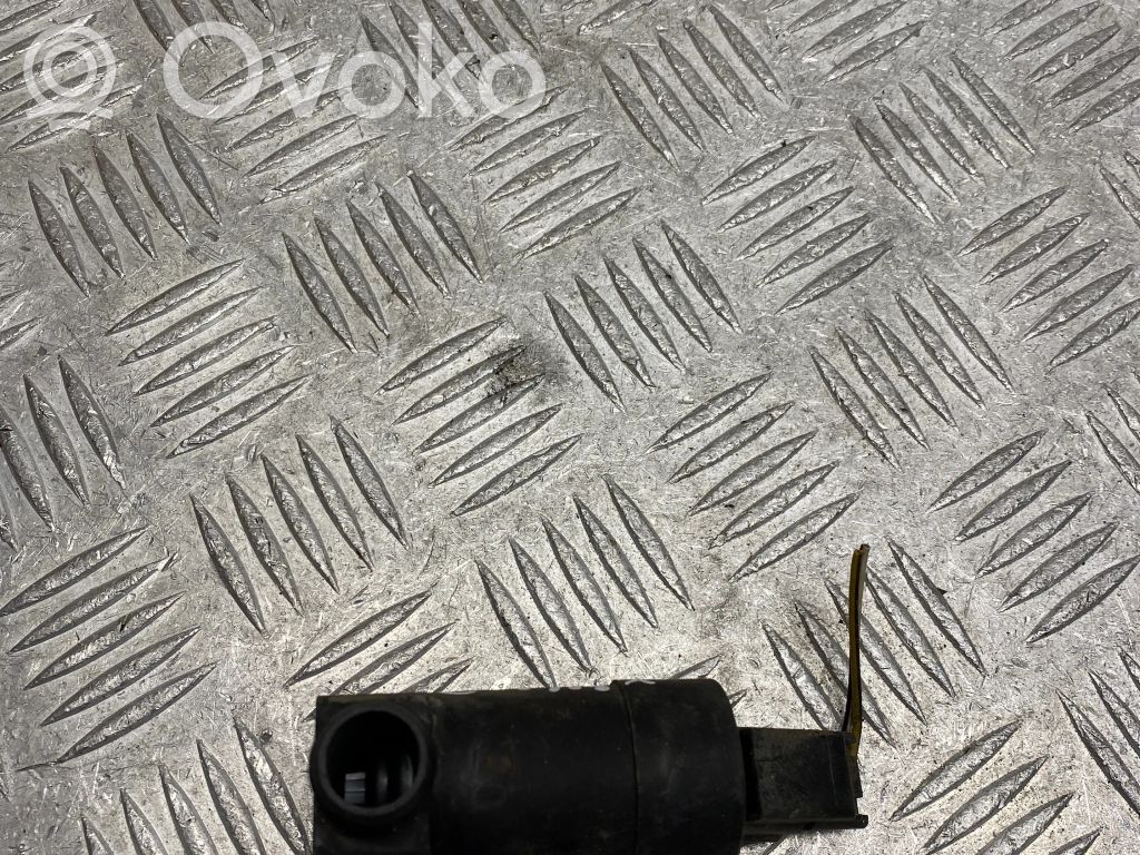 Ford Focus C-MAX Windscreen/windshield washer pump 