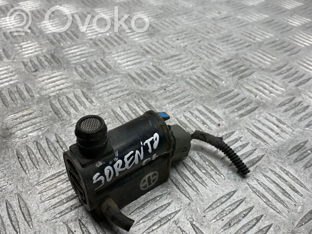 KIA Sorento Windscreen/windshield washer pump 